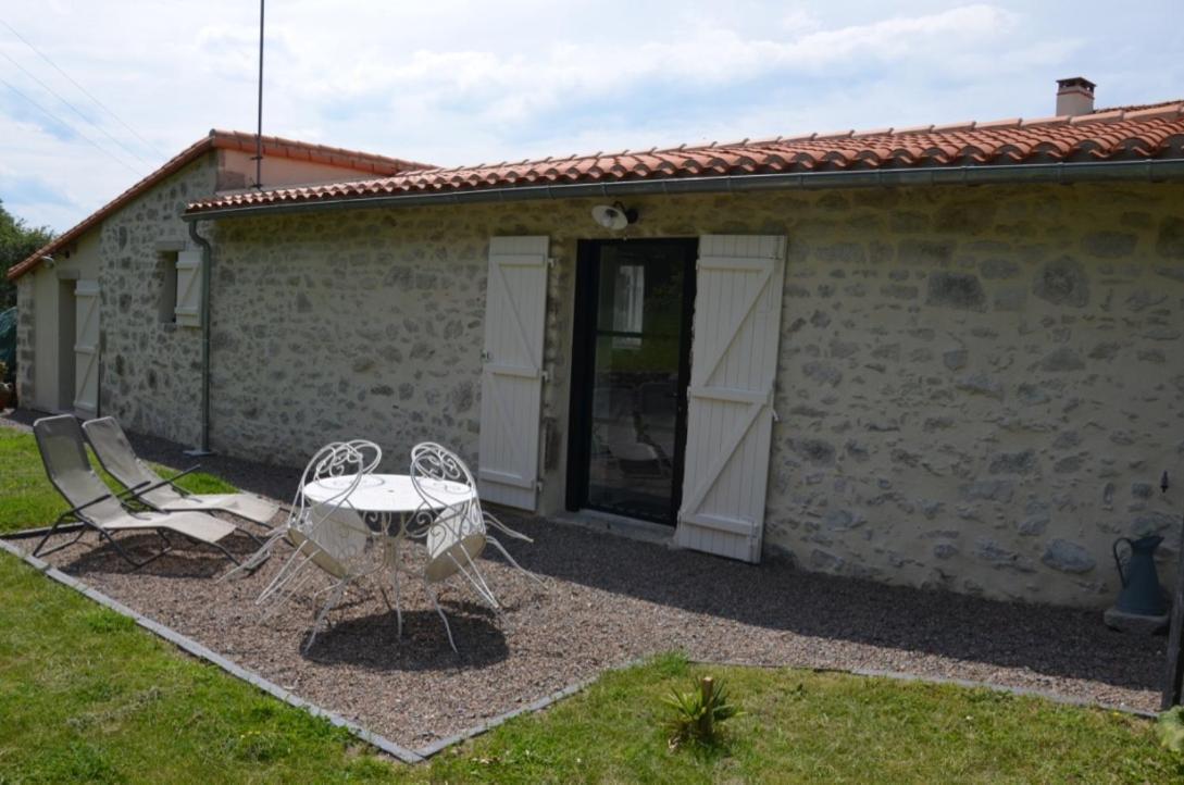 La Remise 4 Etoiles Saint-Hilaire-de-Mortagne Exterior foto